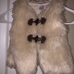 Toddler Faux fur vest.
